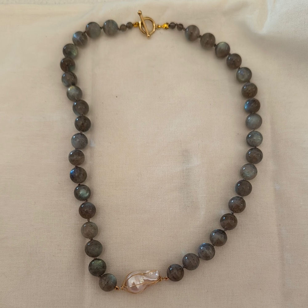 Labradorite and Pearl Necklace
Gold fill wrapping around Pearl